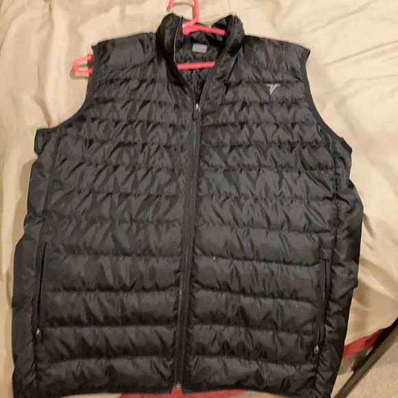 Old navy puffy vest - Picture 3 of 3